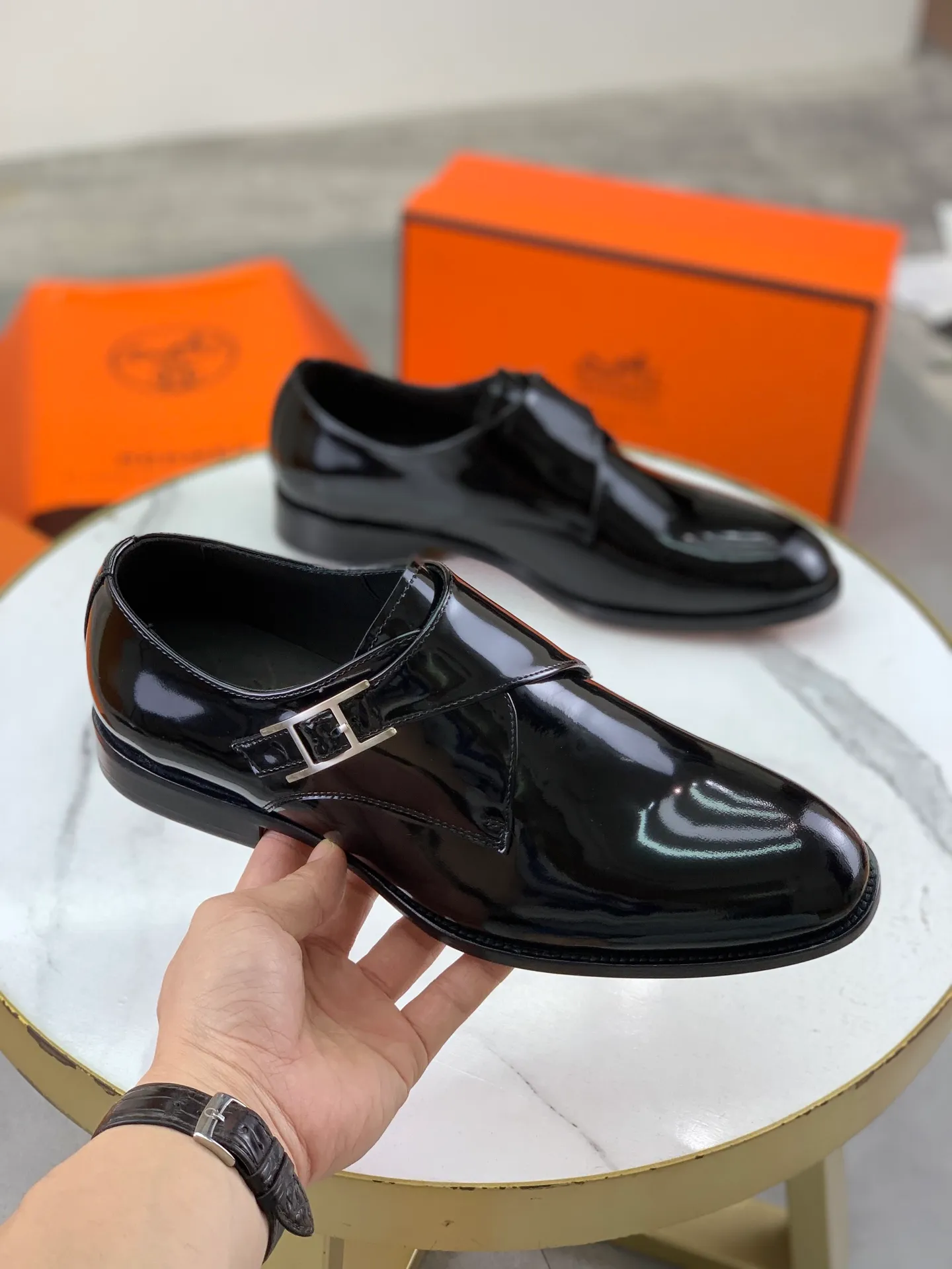 Factory price P940 💰💎💎💎 Original genuine leather outsole Brand: Hermès Grade: Same as the official website Original quality materials: Original soft calfskin Water-dyed cowhide lining Original Italian genuine leather outsole Style categories: Men's fashion Formal casual leather shoes Slip-on men's shoes series Young fashion European and American trends British style Code number: 39-45 (38.46 can be customized)